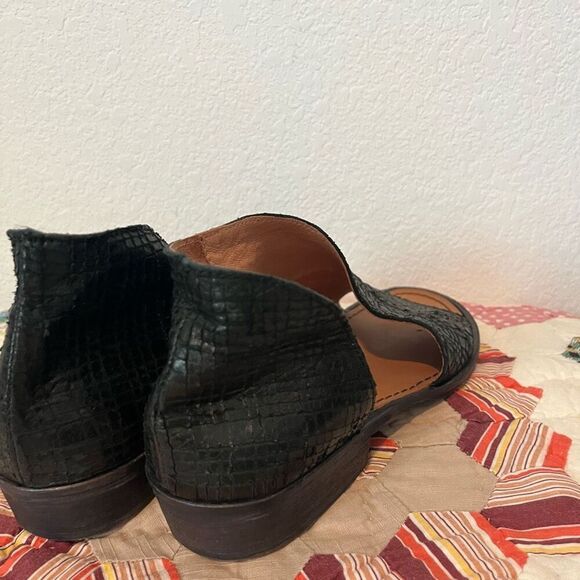 Free People Black Textured Leather Mont Blanc Flat Sandals Women's Size 39 8.5 - Picture 6 of 9